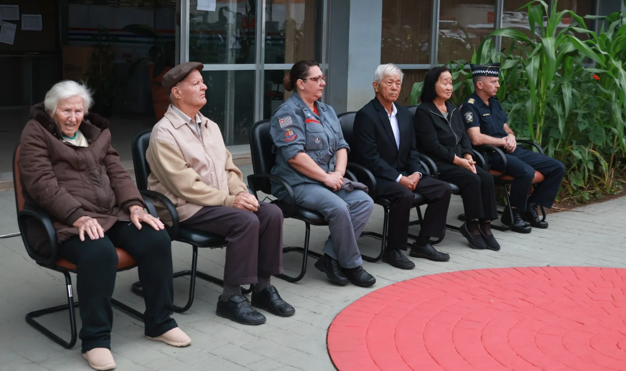 Homenageados recebem medalha paineira gigante do Pirapora em Piedade