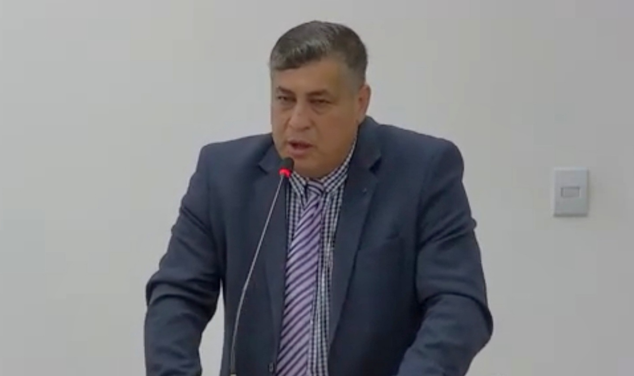 Vereador Tirso critica secretário de serviços públicos e transporte durante sessão na Câmara
