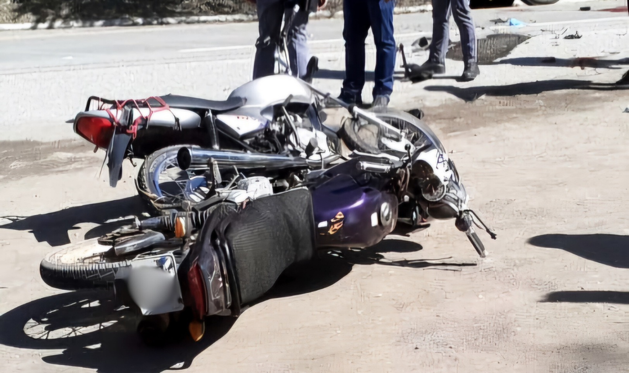 Acidente entre motocicletas deixa dois feridos na SP-79, em Piedade