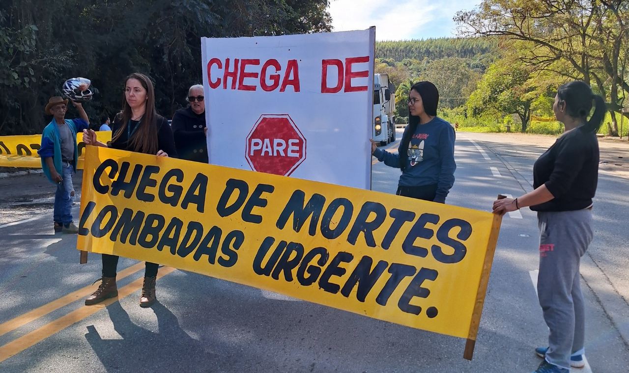 Moradores do Bairro Jurupará realizam manifestação após trágico acidente fatal