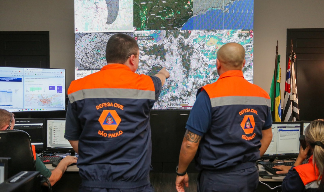 Defesa Civil de SP alerta para chuvas fortes e monta gabinete de crise