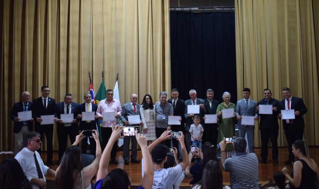 Eleitos de Tapiraí e Piedade são diplomados em cerimônia solene