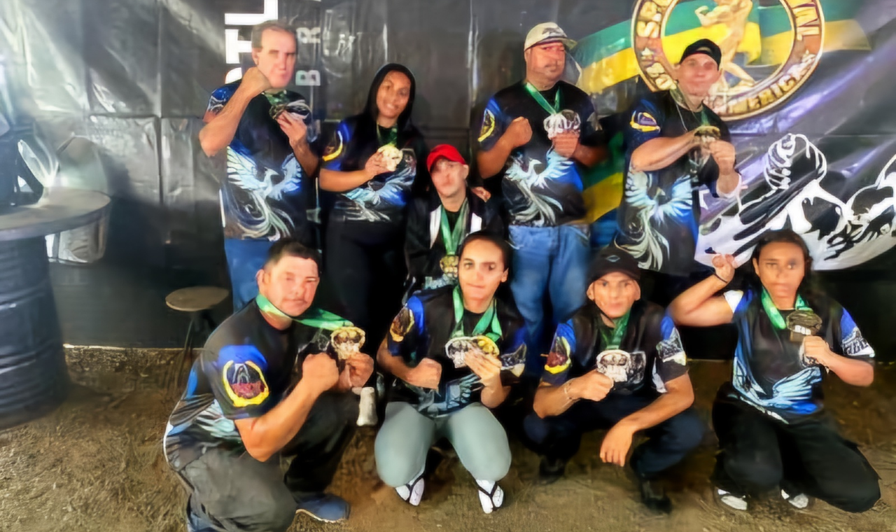 Equipe Fênix Piedade encerra o ano com 12 medalhas na luta de braço