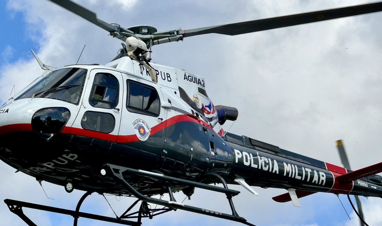 Helicóptero Águia resgata quatro crianças de afogamento no litoral de SP