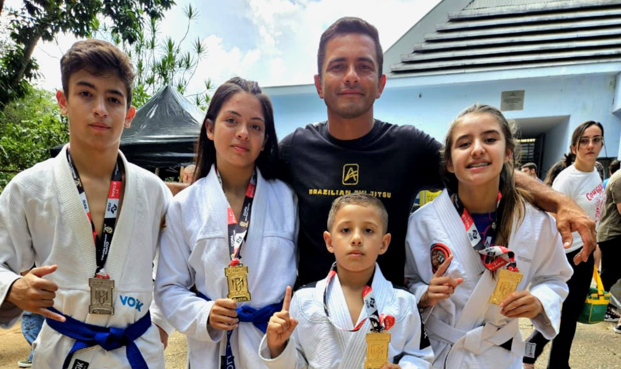 Talentos do Jiu-Jitsu se destacam em competições