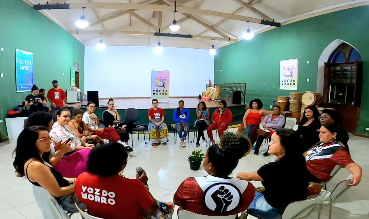 ONG Voz do Morro Promove Roda de Conversa entre Mulheres