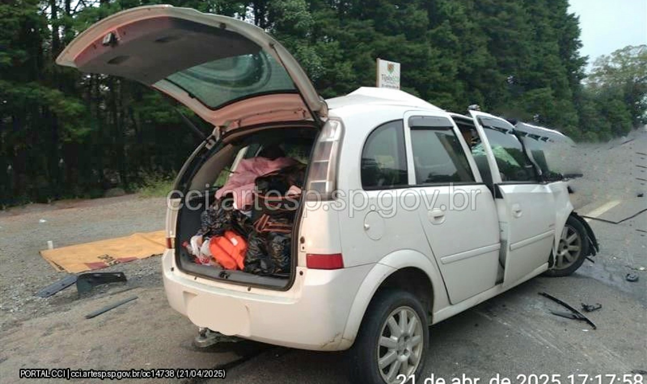 Acidente entre ônibus e carro deixa um morto na SP-79 em Piedade