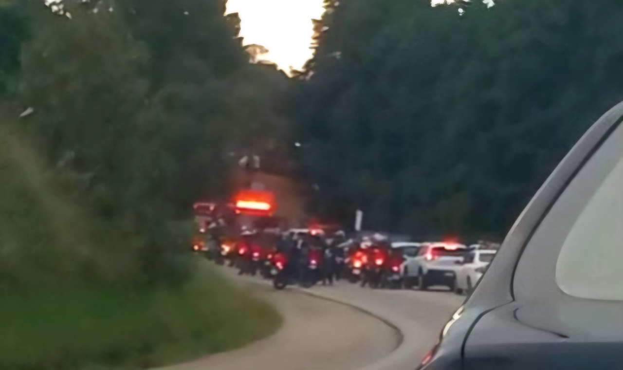 Colisão entre ônibus e carro deixa ferido grave na rodovia SP-79, em Piedade