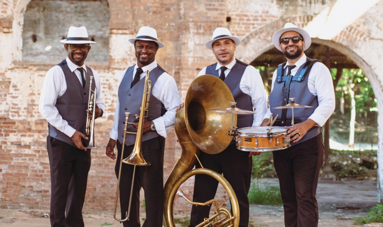 Máfia do Jazz no encontro de carros antigos em Piedade