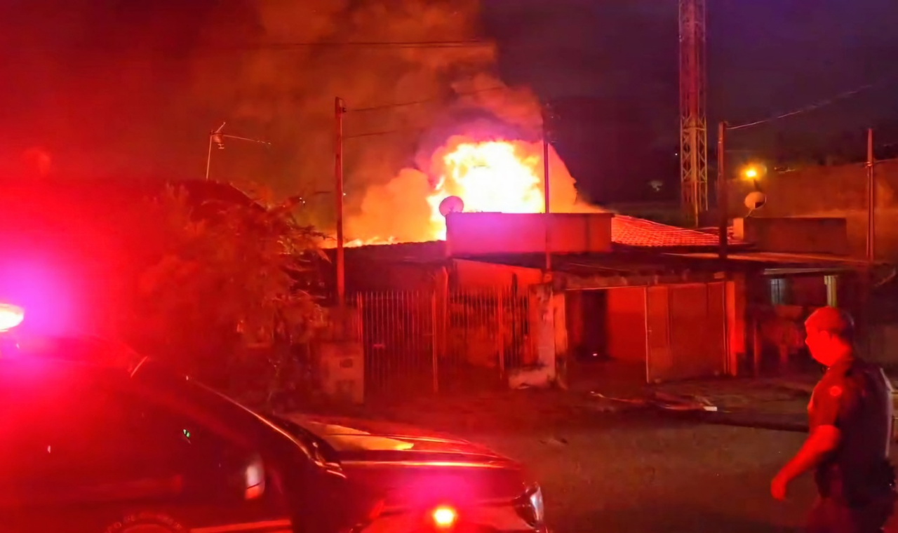 Mulher morre após casa pegar fogo em Sorocaba