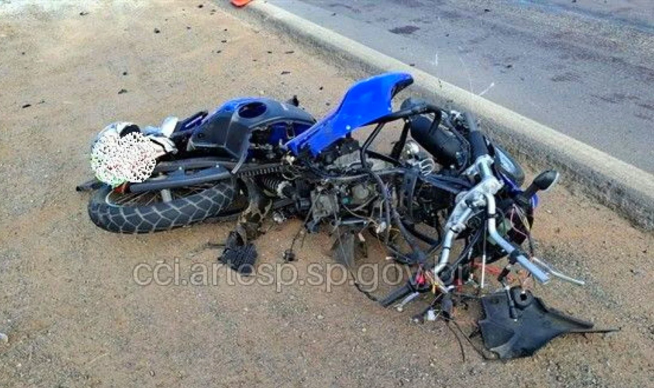 Motociclista morre após colisão com carro em rodovia de Ibiúna
