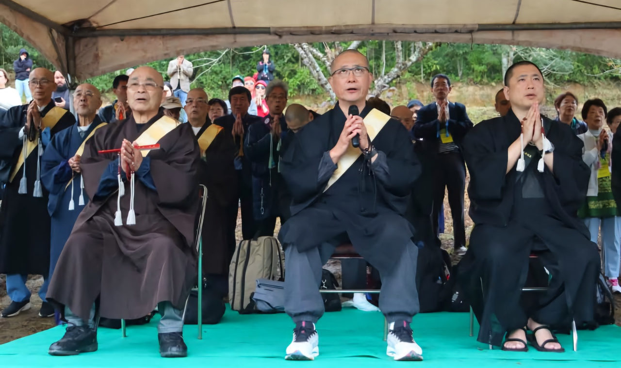 Tapiraí recebe bispo japonês para culto budista
