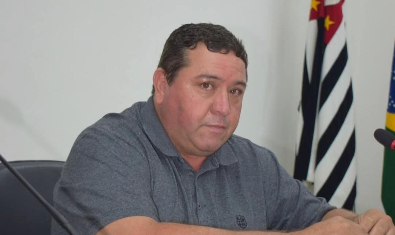 Vereador Jeferson Tatu pede volta de ponto de ônibus no antigo cinema