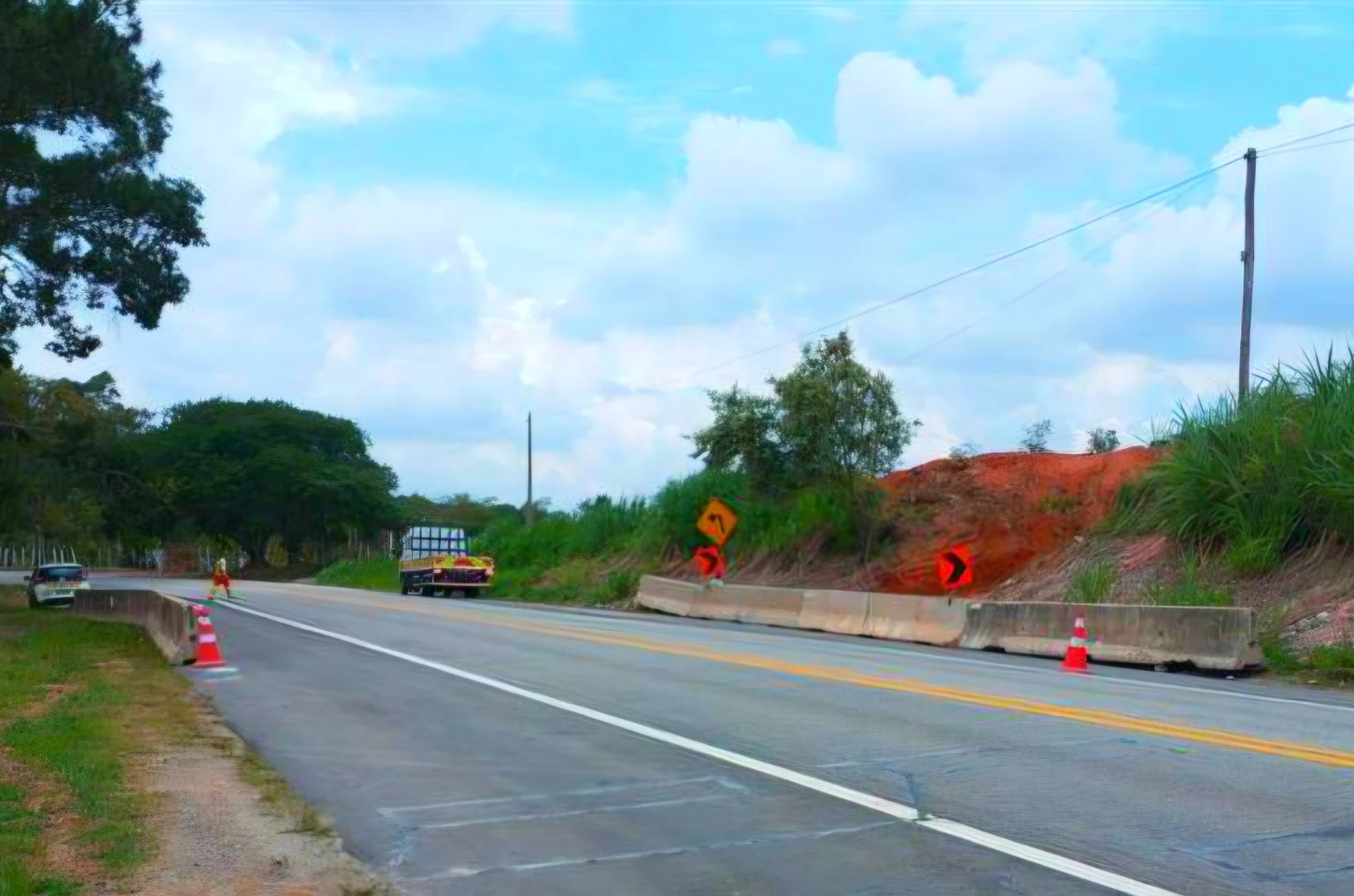 Operação de içamento interdita trecho da SP-250 em Piedade nesta quarta (21)