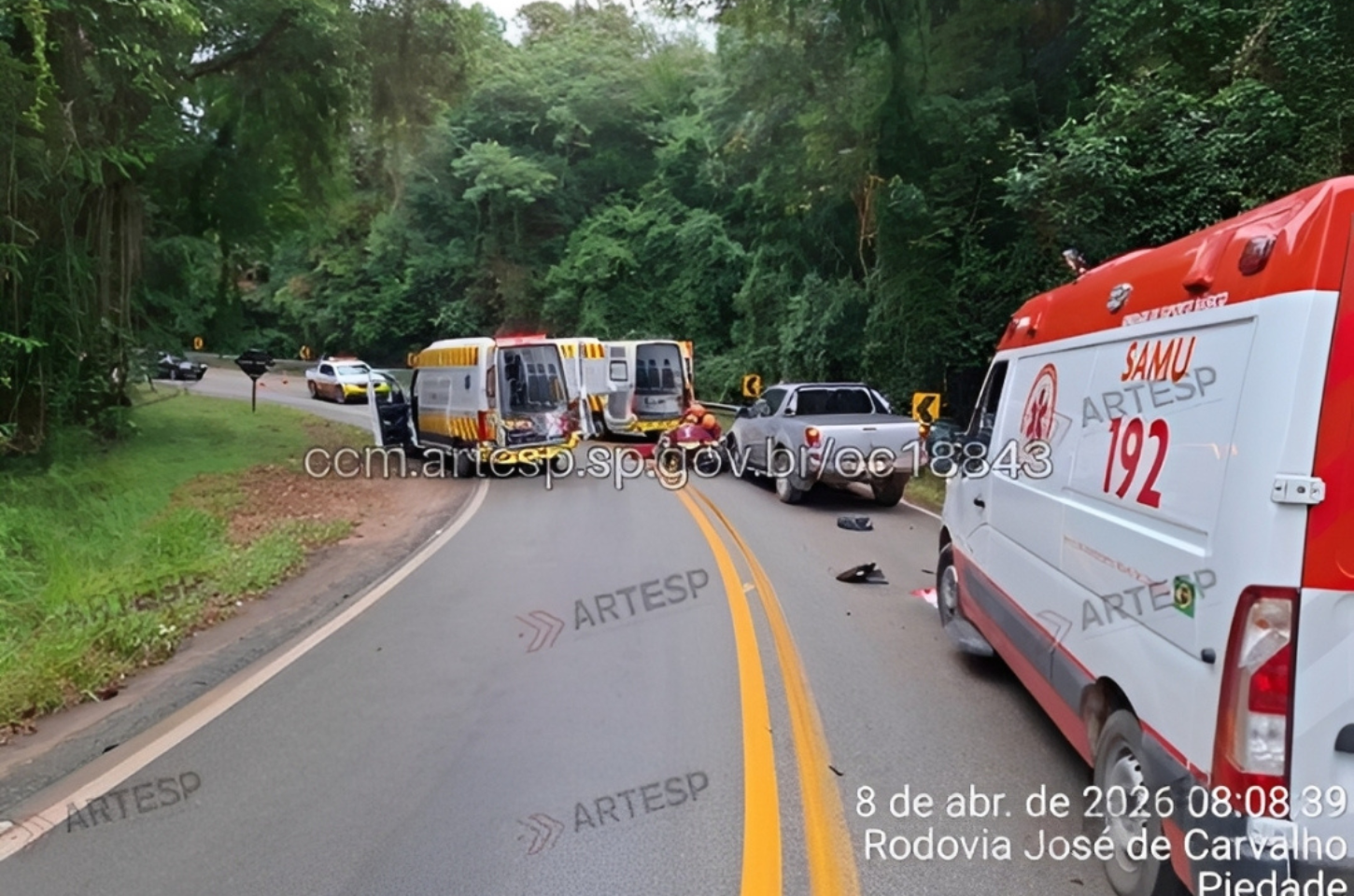 Acidente fatal entre moto e caminhonete na SP-250, em Piedade