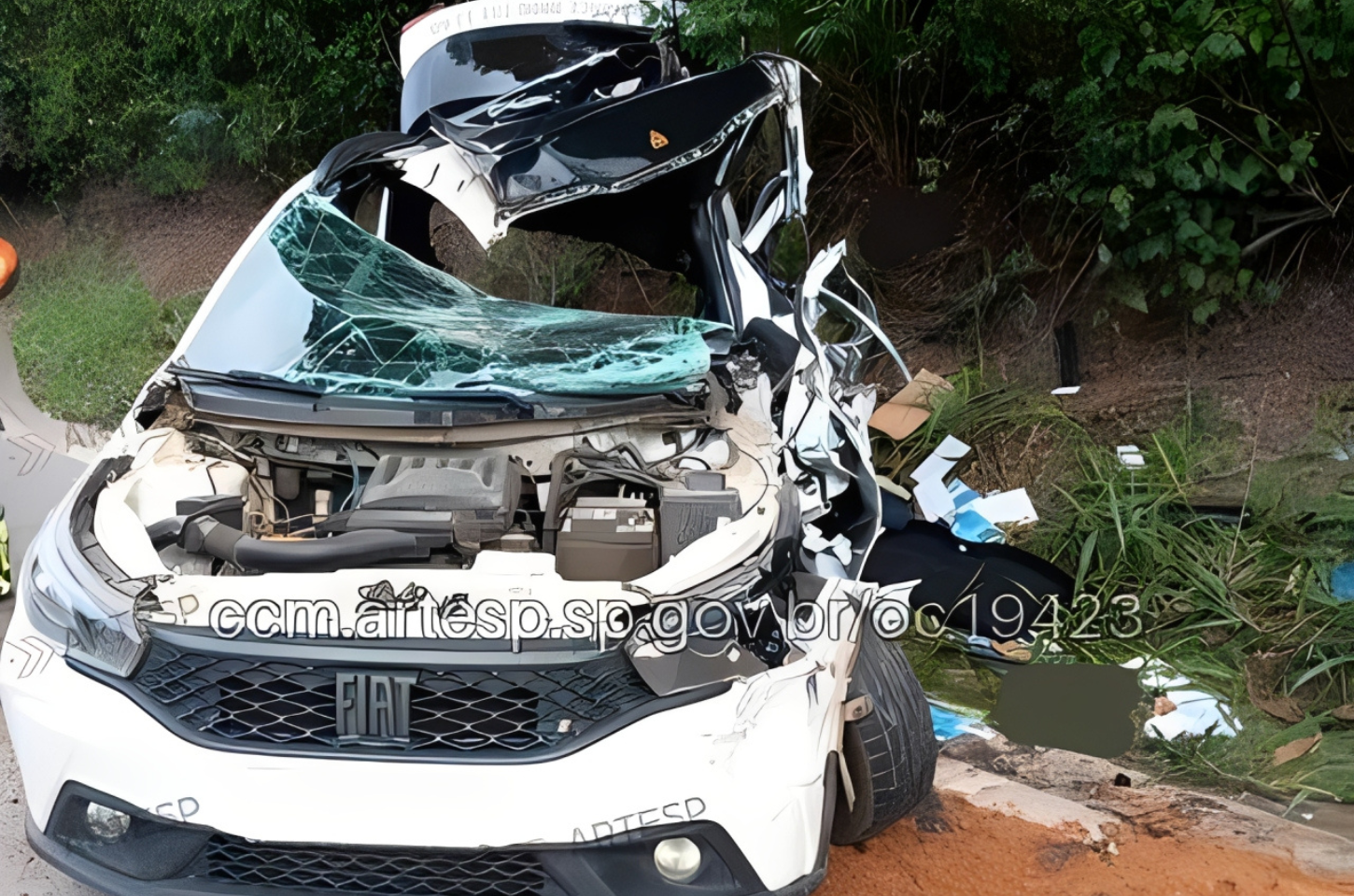Colisão envolvendo três veículos deixa uma vítima grave na SP-079 em Piedade