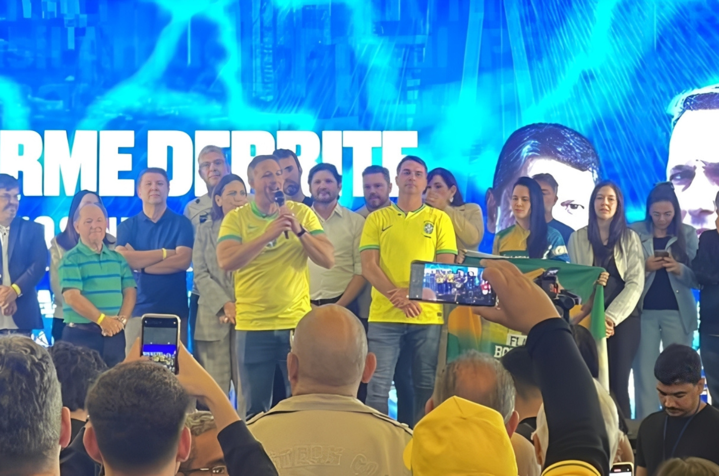 Derrite lança pré-candidatura ao Senado com apoio de Flávio Bolsonaroqp