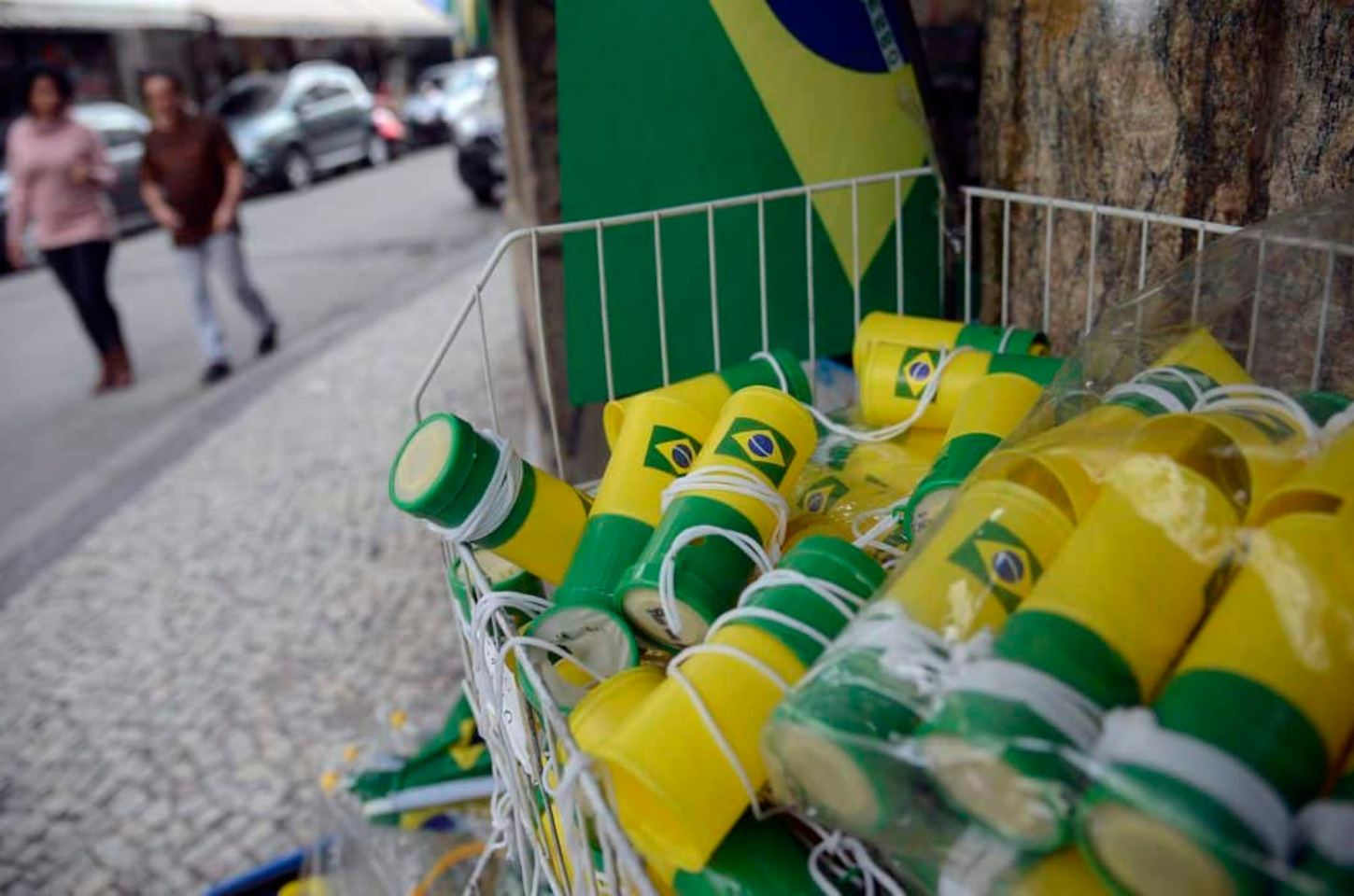 Procon-SP reforça orientações para compras de produtos da Copa do Mundo