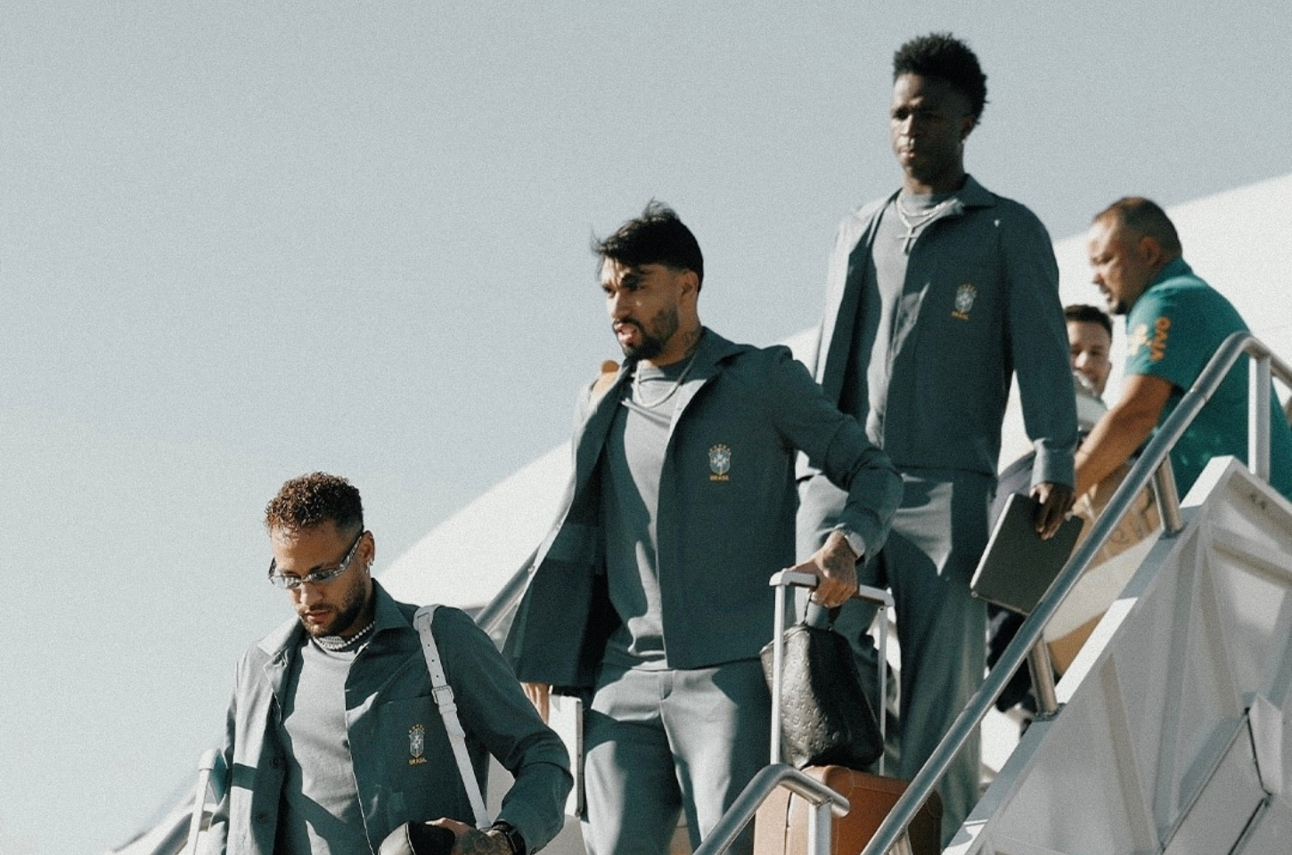 Seleção brasileira desembarca nos EUA e faz primeiro treino à tarde