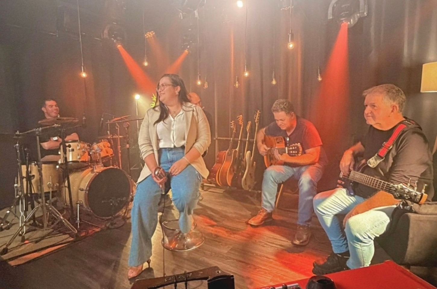 Thaís Castanho lança música em homenagem ao Sagrado Coração de Jesus