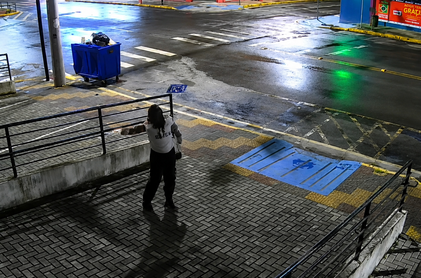 Homem atira contra prédio da Câmara de Salto de Pirapora