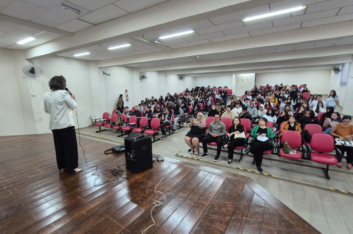 OAB orienta cerca de mil estudantes sobre violências digitais
